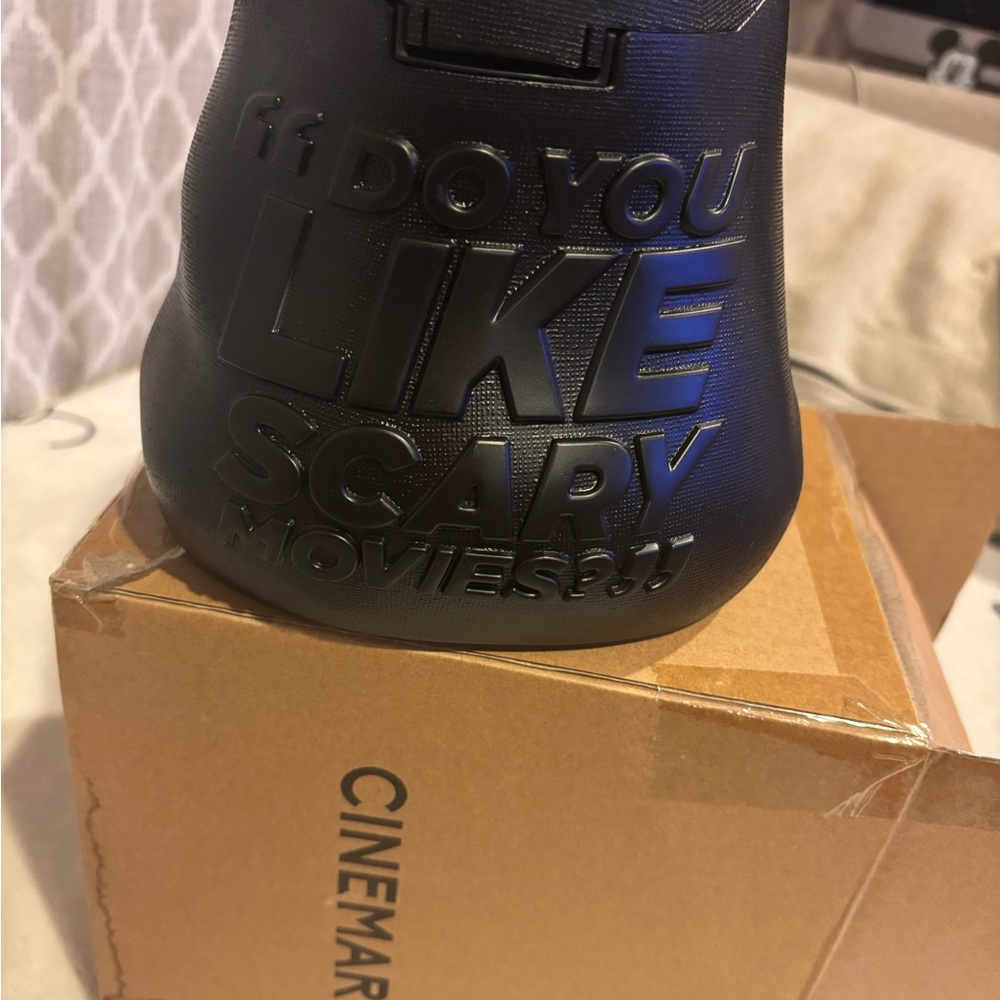 Scream Cinemark popcorn bucket - Picture 2 of 2